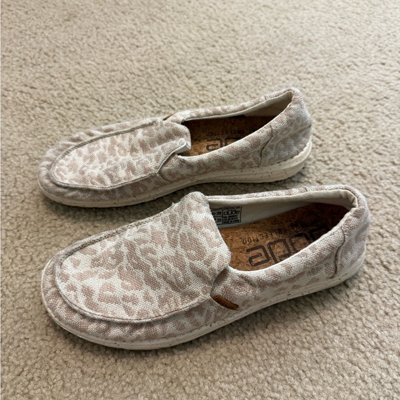 Hey Dude shoes - Picture 2 of 4